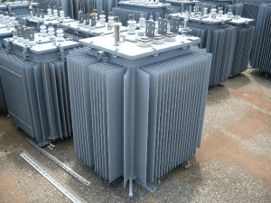 トランス(変圧器)